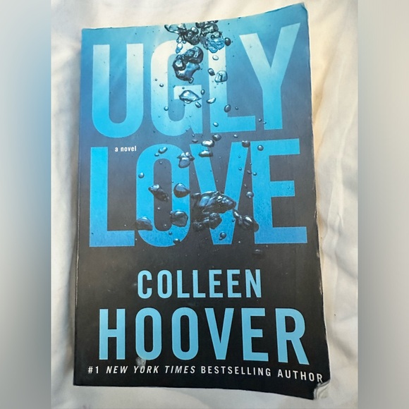 Other - Colleen Hoover book 📕 - Ugly love